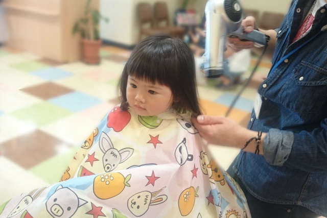 赤ちゃんの美容院デビュー！？１,２,３歳のヘアカットどうしてる？