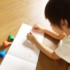 子どもの左利きって直すべき？