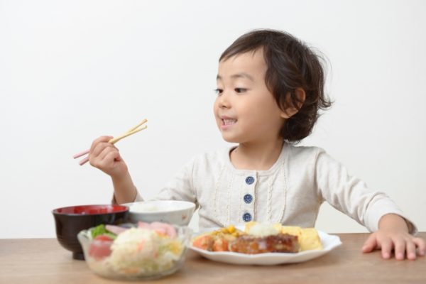 子どもの正しい箸の持ち方練習！いつから？持ち方を変えるには？