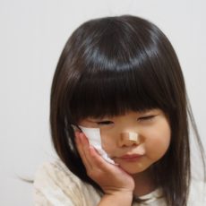 子どもが頭を打った!どこへ相談?パニックにならないために今できること