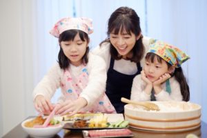 ハレ食とは？親子でクッキング「お寿司・巻きずし」100円調理グッズ