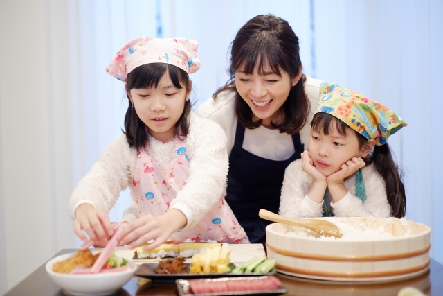 ハレ食とは？親子でクッキング「お寿司・巻きずし」100円調理グッズ