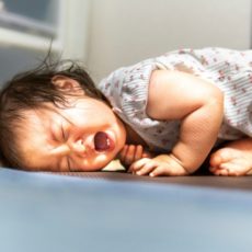 100円で解決!室内の地震対策・赤ちゃんの事故防止「固定グッズ」