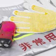 100円で解決!防災グッズ②スマホの充電・防水対策