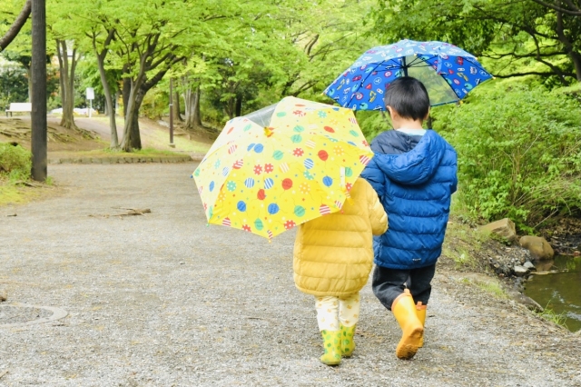 100円で解決！子ども用雨具特集