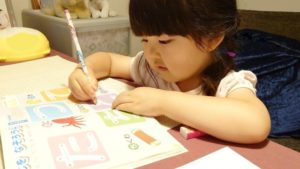 幼児の夏休み学習ドリル</br>100円の「幼児向け学習ドリル」2種類を比べてみた！