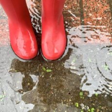 外出中にゲリラ豪雨に遭遇したら!?対処方法を紹介