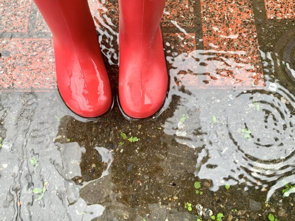 外出中にゲリラ豪雨に遭遇したら!?対処方法を紹介