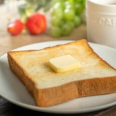 バターとマーガリンの違いは?子供と一緒にバター作り!