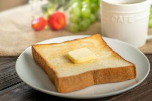 バターとマーガリンの違いは？子供と一緒にバター作り！